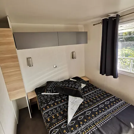 Camping La Commanderie Hotel Rustiques
